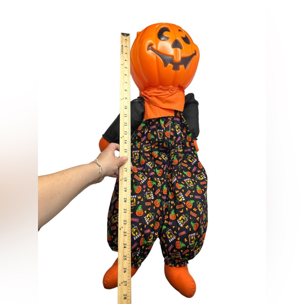 Pumpkin head shelf sitter / Halloween decor ๐ - Picture 5 of 11